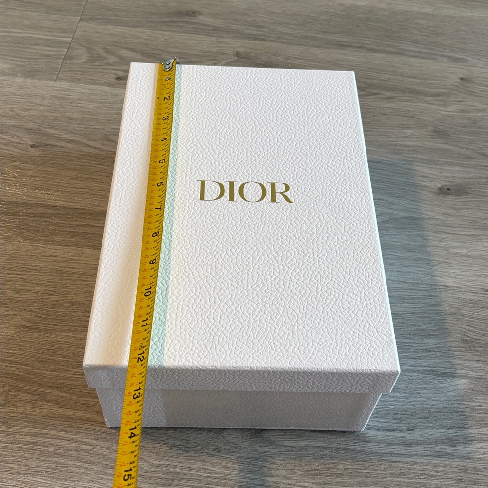 White Dior Shoe Box, 2 Dust Pouches, Ribbon, receipt sleeve and care card set - Picture 4 of 13